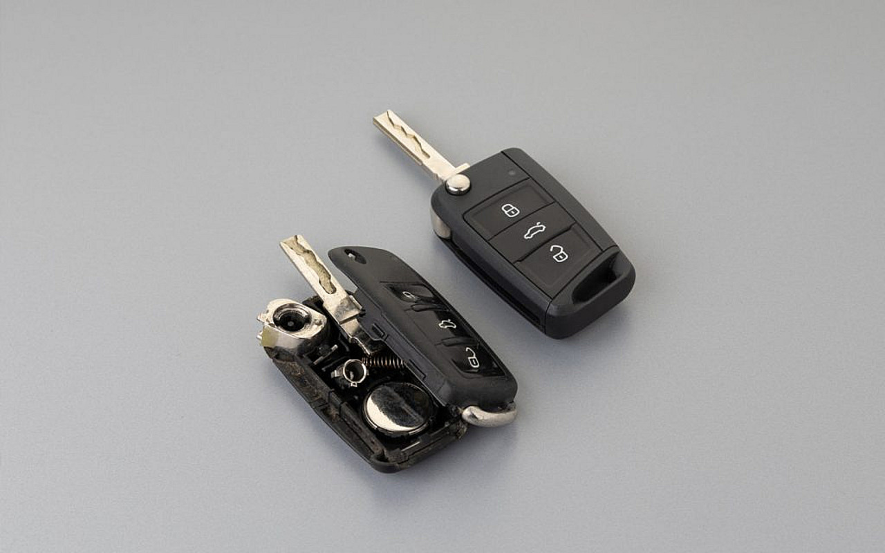 Car key and battery
